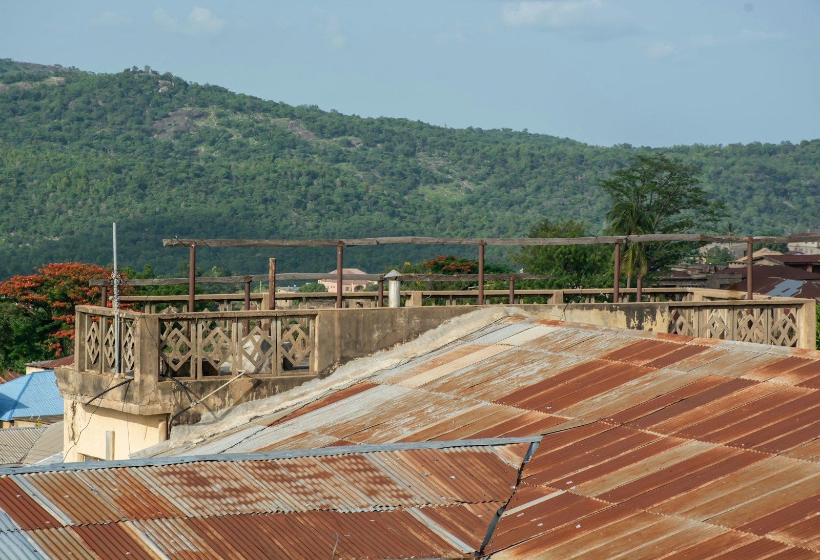 Chéneau encaissé en zinc entre deux pans de toiture