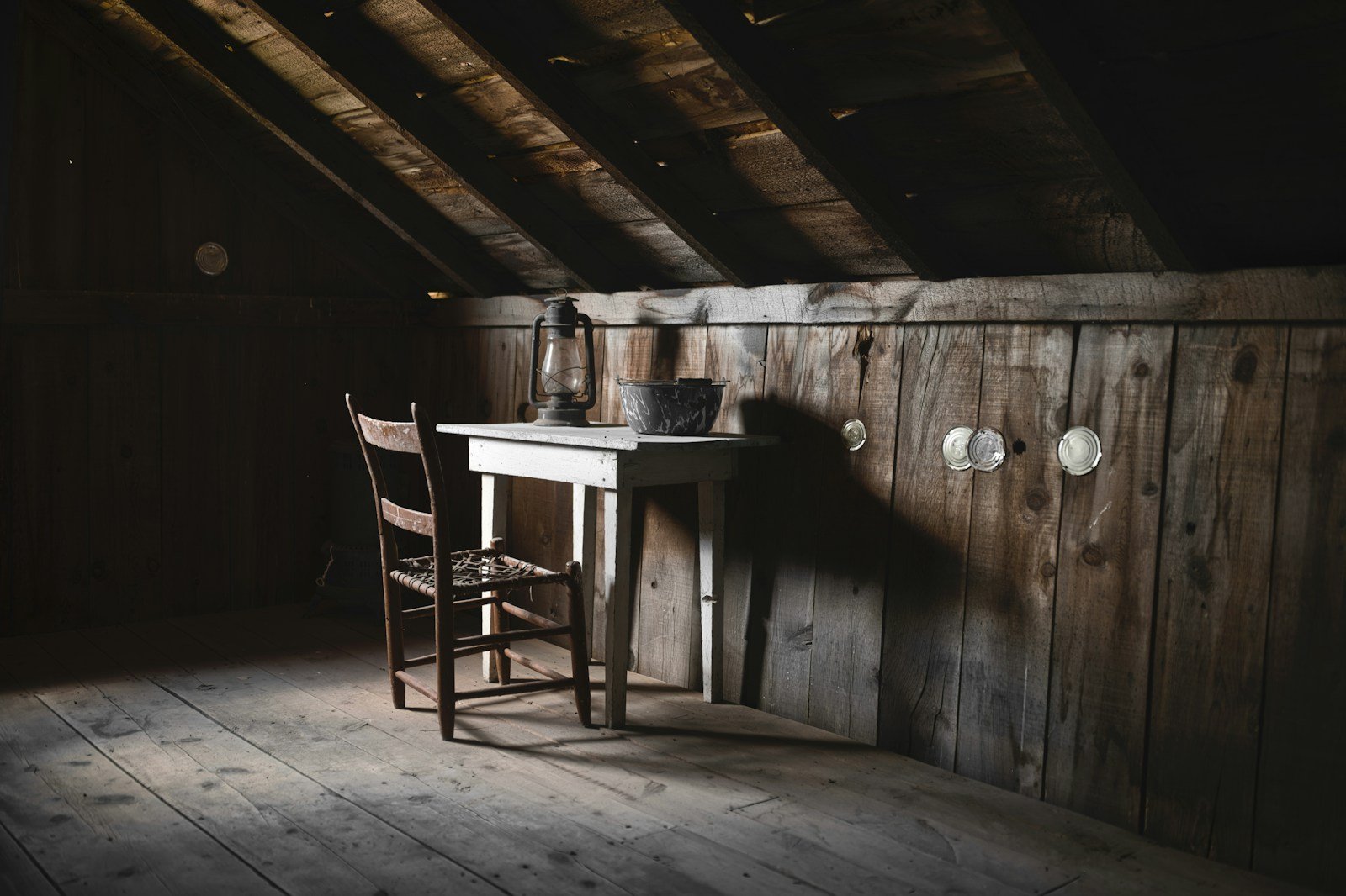 Isolant en vrac soufflé sur le plancher de combles perdus
